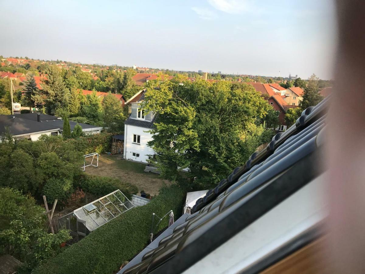 Centralt I Gentofte I 2 Plan, Ved S-Tog Og Busser Buitenkant foto