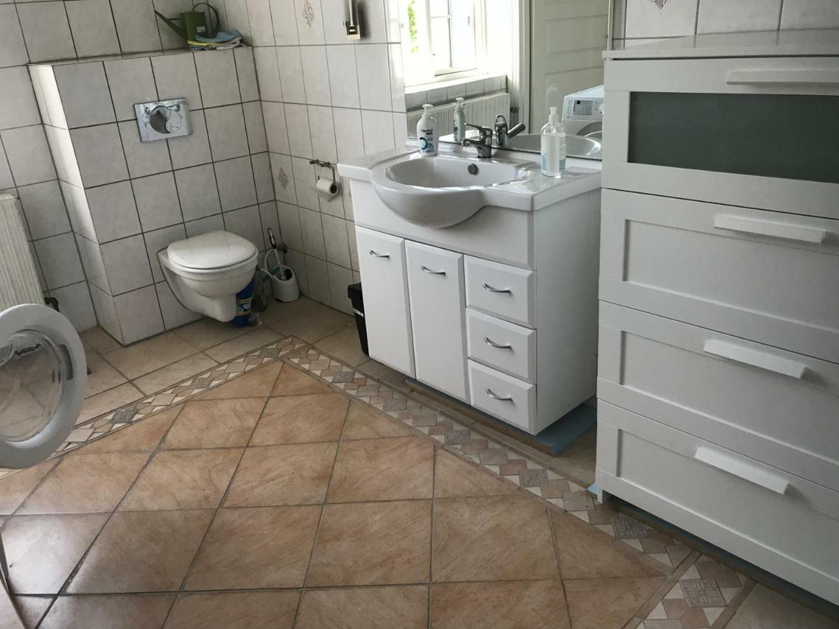 Centralt I Gentofte I 2 Plan, Ved S-Tog Og Busser Buitenkant foto