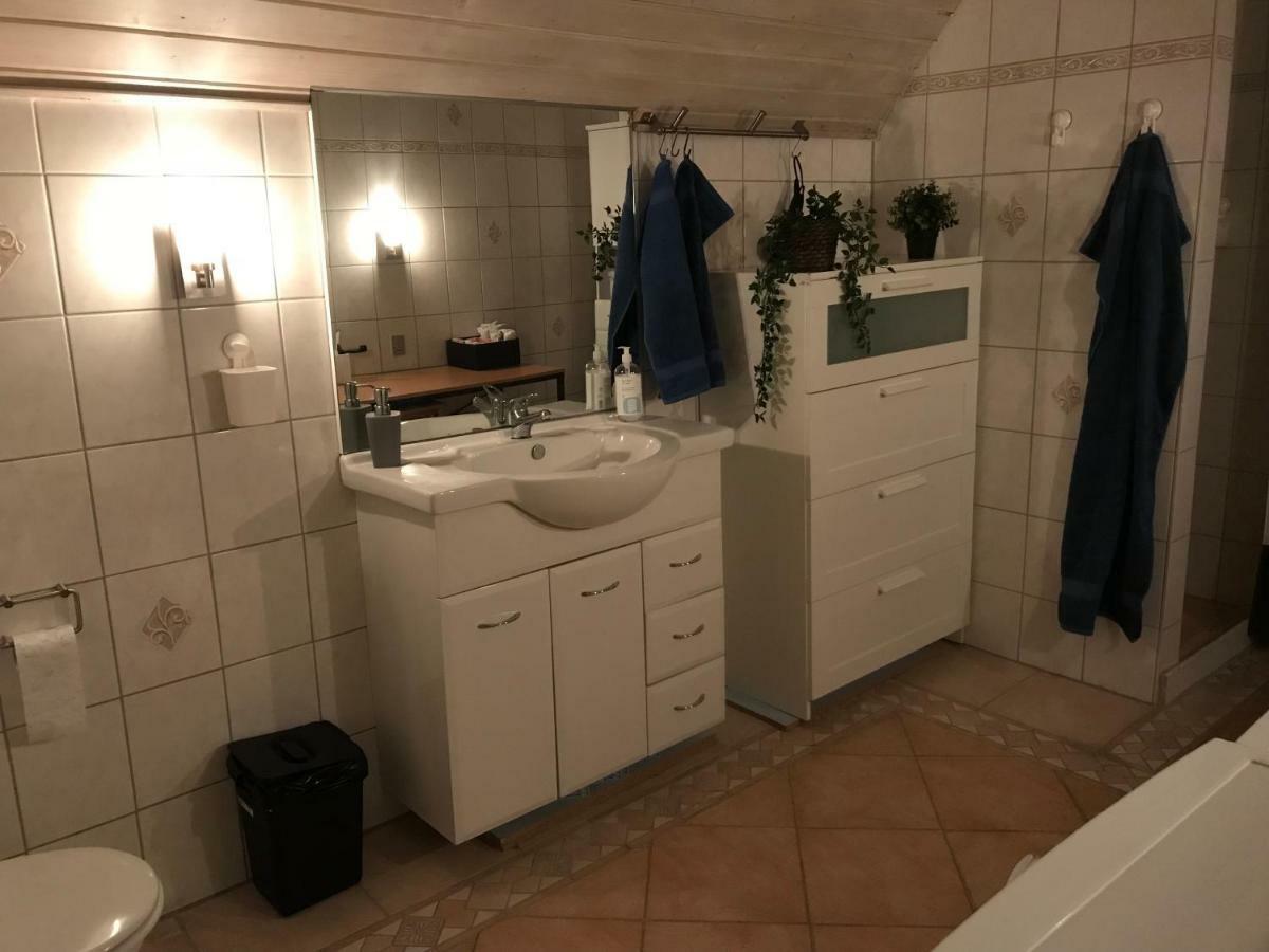 Centralt I Gentofte I 2 Plan, Ved S-Tog Og Busser Buitenkant foto