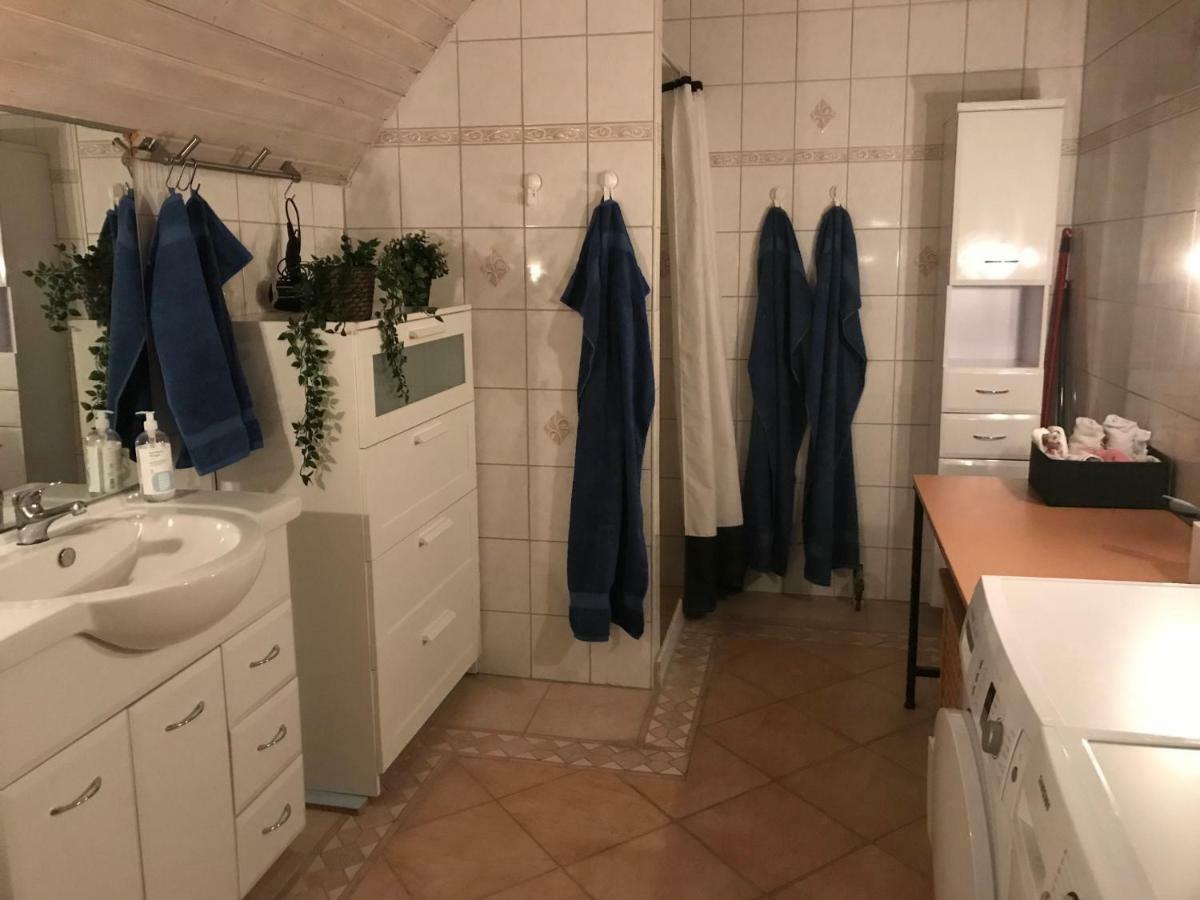 Centralt I Gentofte I 2 Plan, Ved S-Tog Og Busser Buitenkant foto
