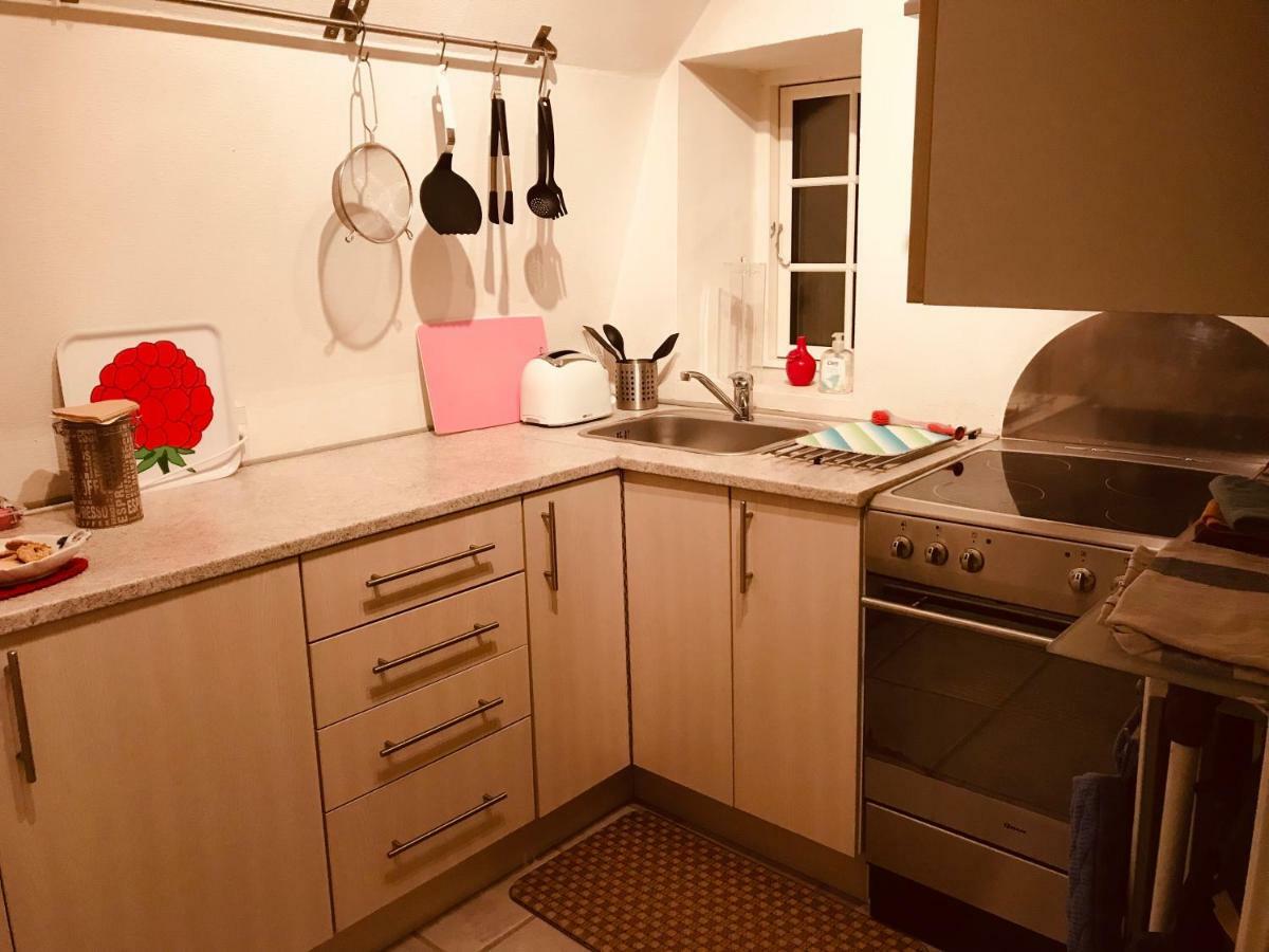 Centralt I Gentofte I 2 Plan, Ved S-Tog Og Busser Buitenkant foto