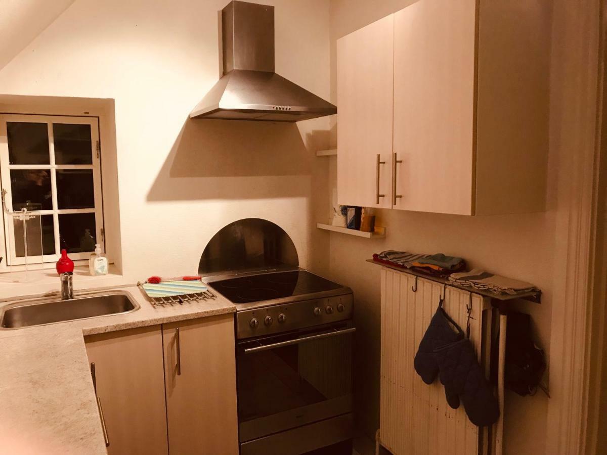 Centralt I Gentofte I 2 Plan, Ved S-Tog Og Busser Buitenkant foto
