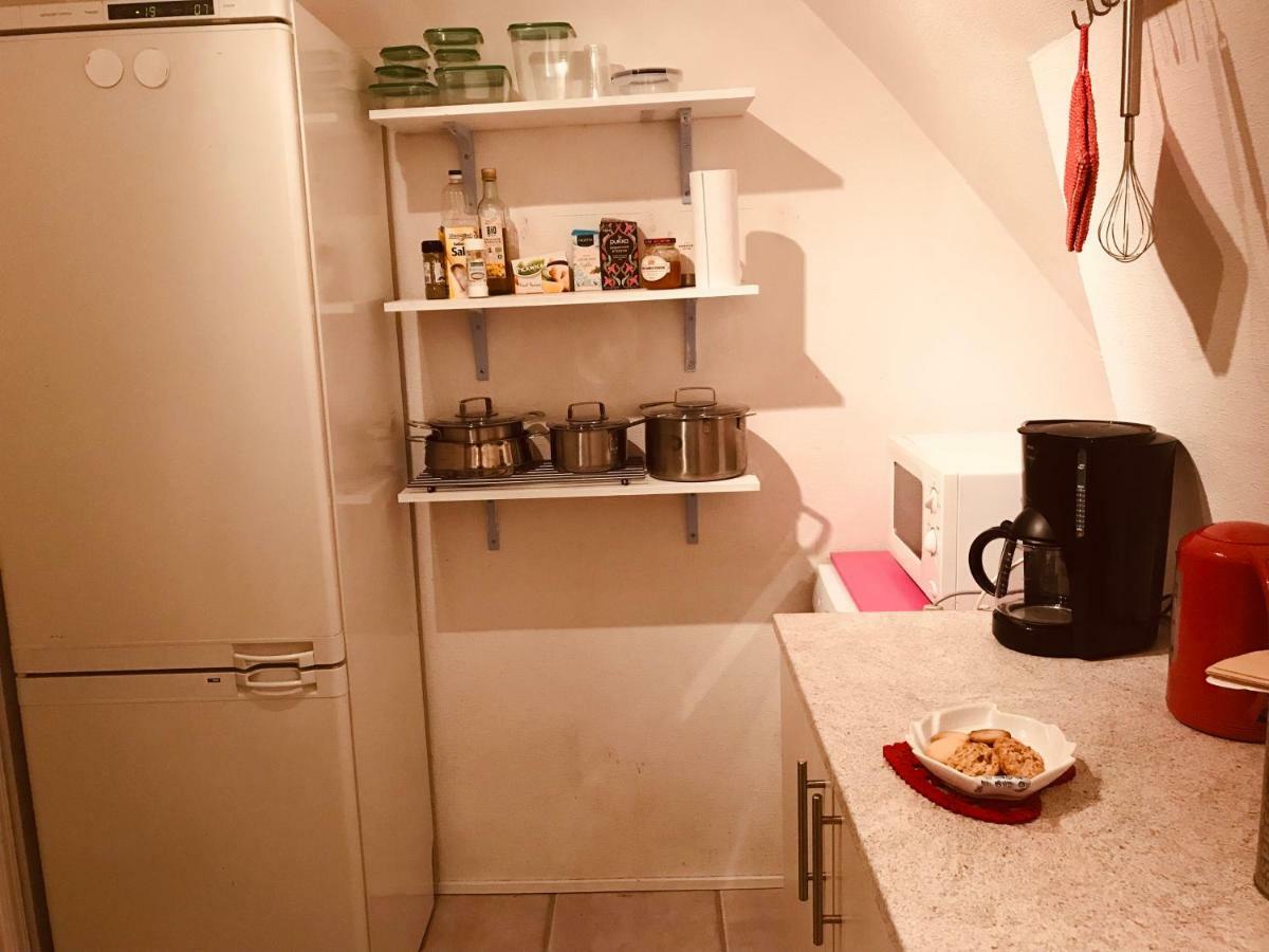 Centralt I Gentofte I 2 Plan, Ved S-Tog Og Busser Buitenkant foto