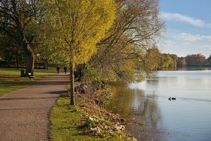 Centralt I Gentofte I 2 Plan, Ved S-Tog Og Busser Buitenkant foto
