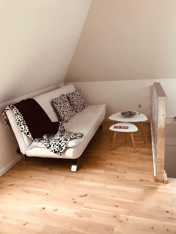 Centralt I Gentofte I 2 Plan, Ved S-Tog Og Busser Buitenkant foto